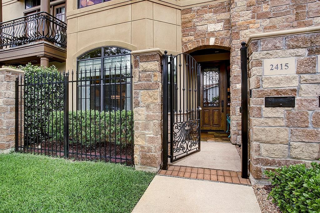 2415 Commonwealth St, Houston, TX 77006 Zillow