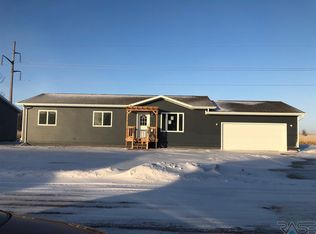 2601 N Lyme Grass Ave, Sioux Falls, SD 57107