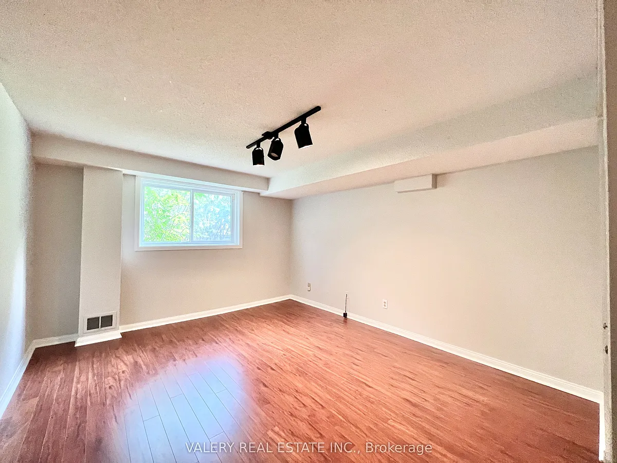 Building Photo - 66 Bonacres Ave #LOWER