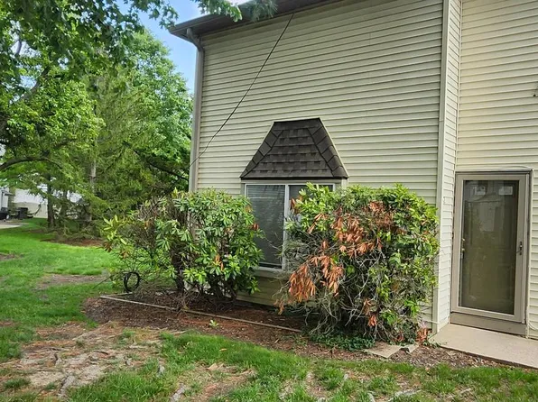 82 Chatham Ct, East Windsor, NJ 08520