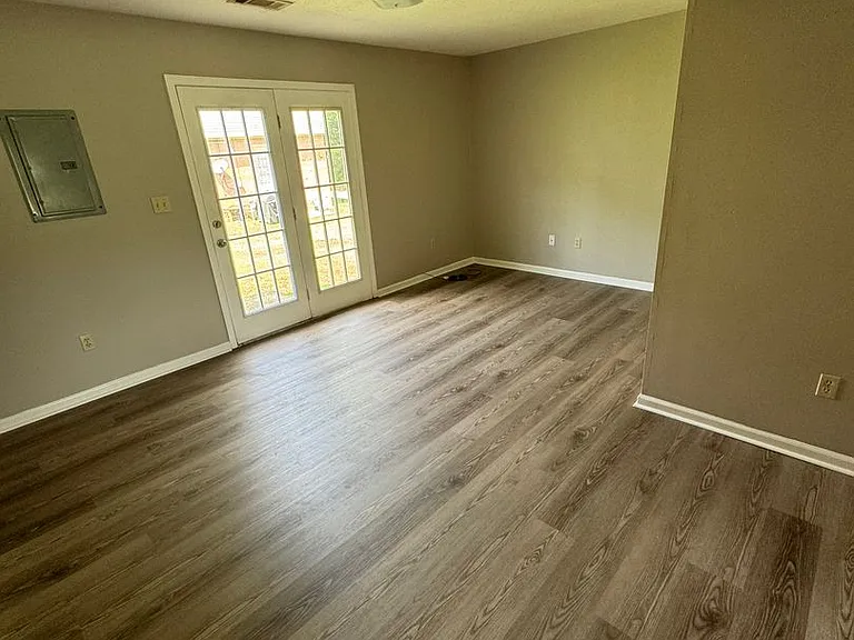 154 W Peach St #D1 — Photo 5