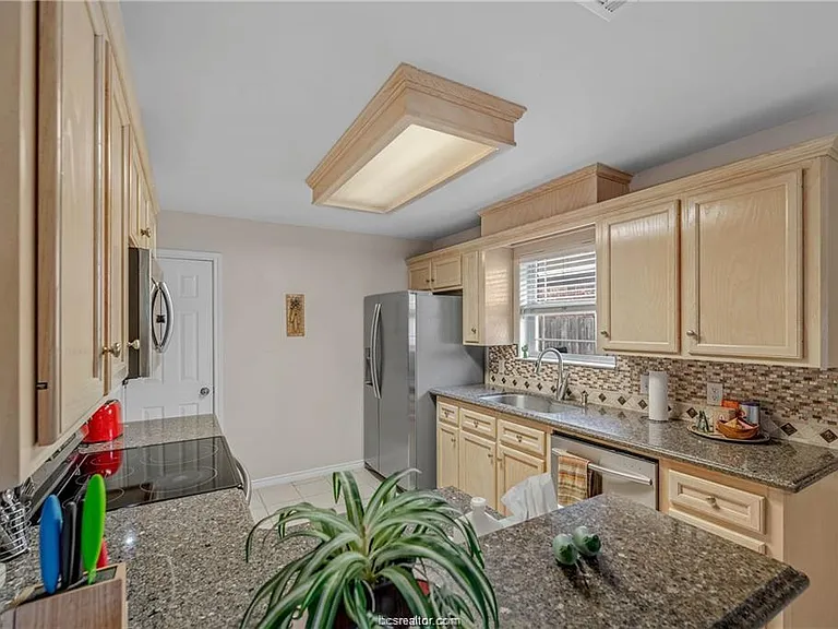 3755 Essen Loop — Photo 10