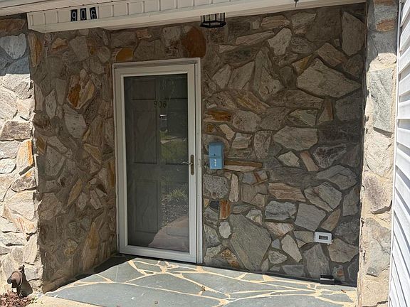 2nd image of 906 Cedar Ct
