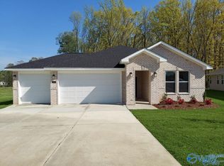 208 Hibiscus Dr, Hazel Green, AL 35750