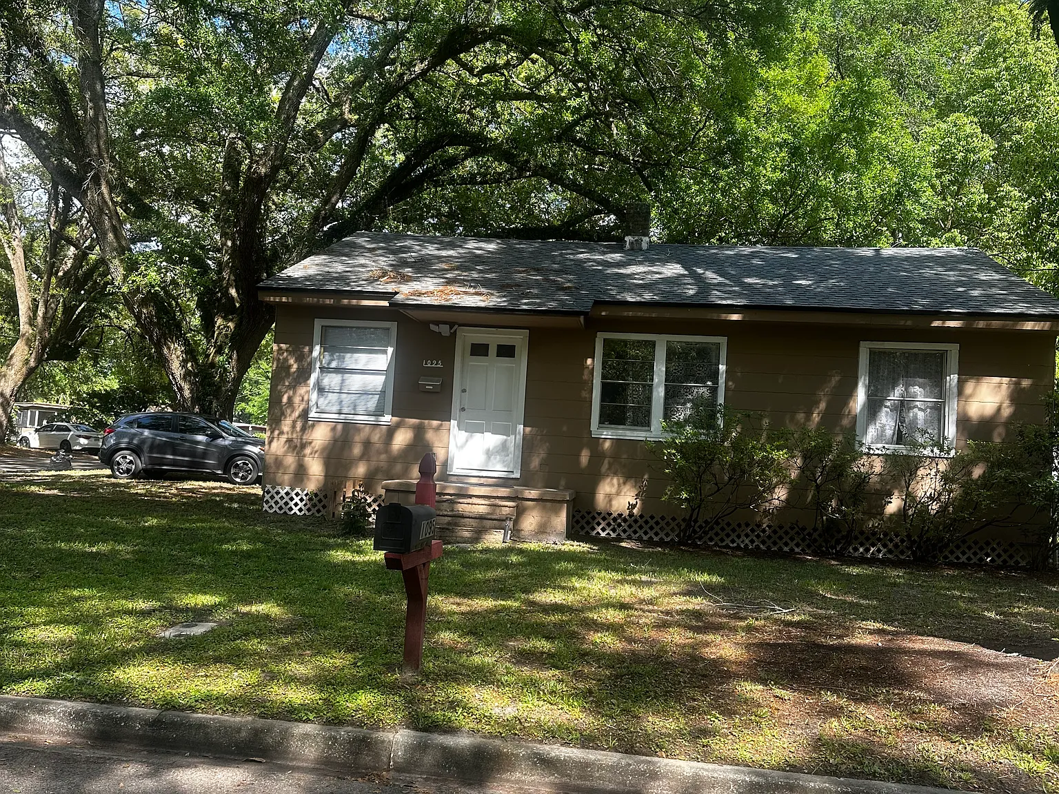 3 bed, $1,100 — Photo 2