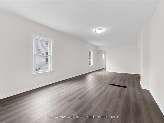 5th image of 154 Fares St