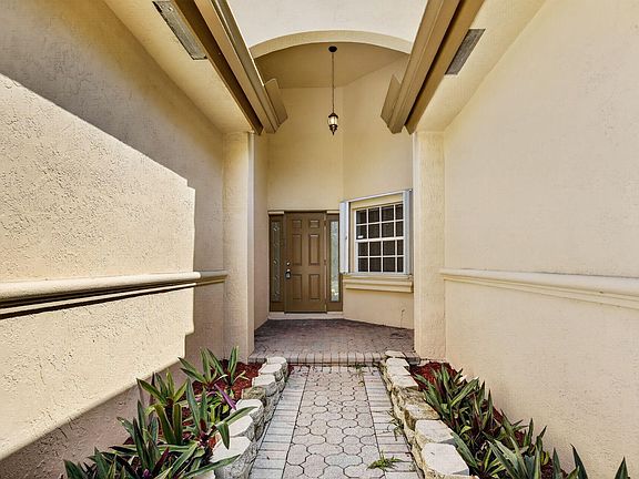 4th image of 1445 SW 11th Place