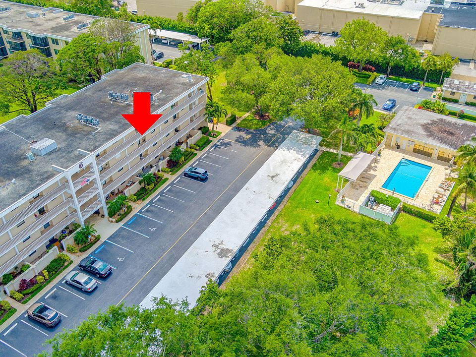 1st image of 300 N Highway A1a #305o