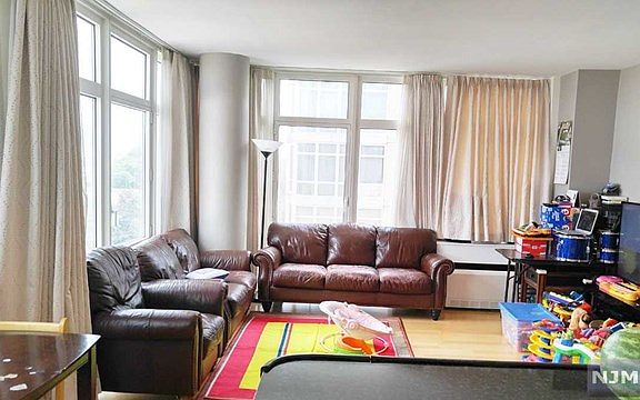 2nd image of 600 12th St APT 709