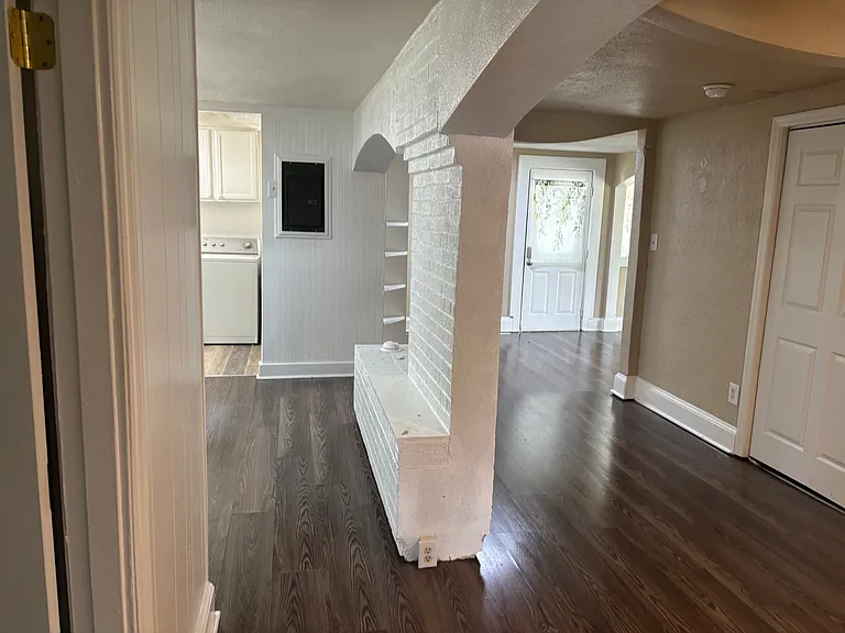 1102 Crawford St — Photo 21