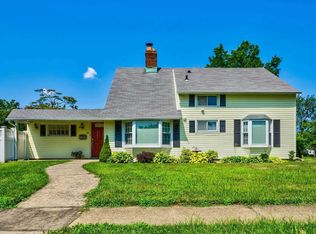 48 Link Ln, Hicksville, NY 11801