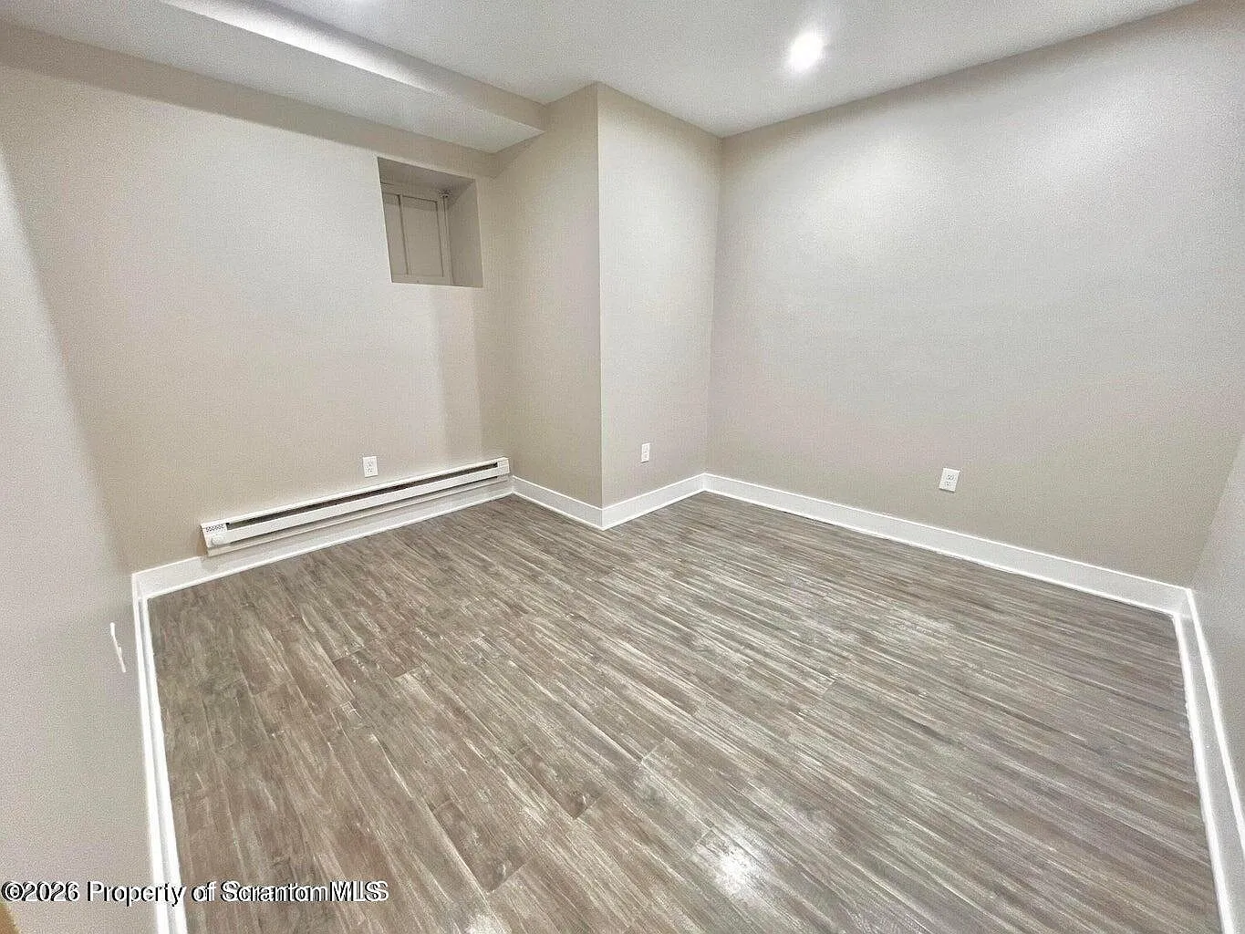 3 bed, 900 sqft, $995 — Photo 3