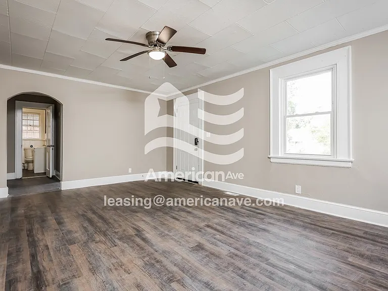 1409619_005_wm_-_living_room_13418227.jpg