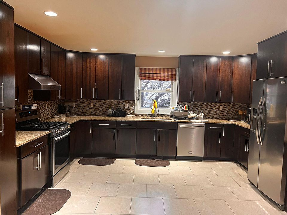 1st image of 152 Jackson Ave Floor 2