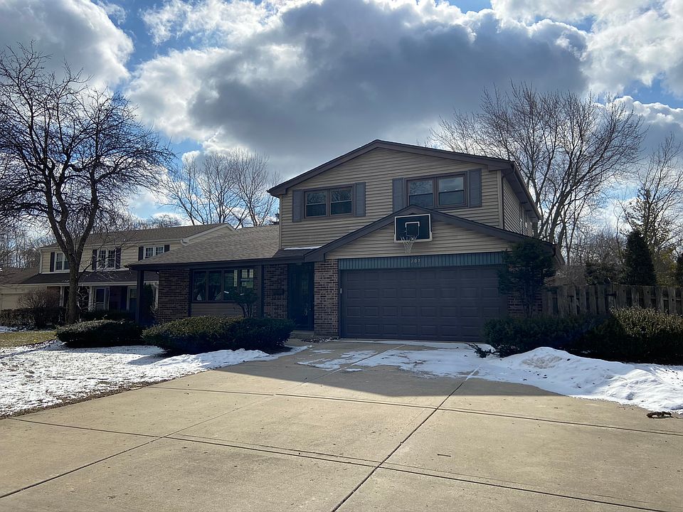 1st image of 207 E Burr Oak Dr