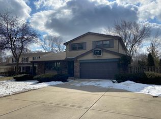 207 E Burr Oak Dr, Arlington Heights, IL 60004