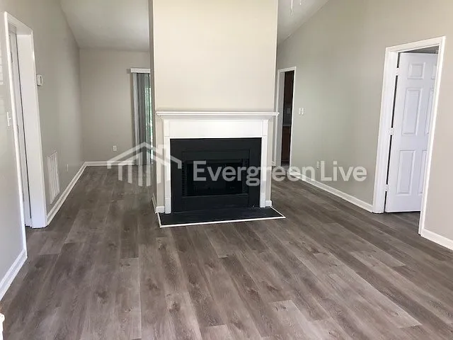 7064 Stoneridge Dr — Photo 3