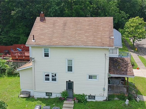 4th image of 692 Blanche St