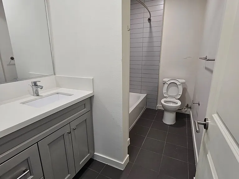 Grand View Apartments — Photo 18