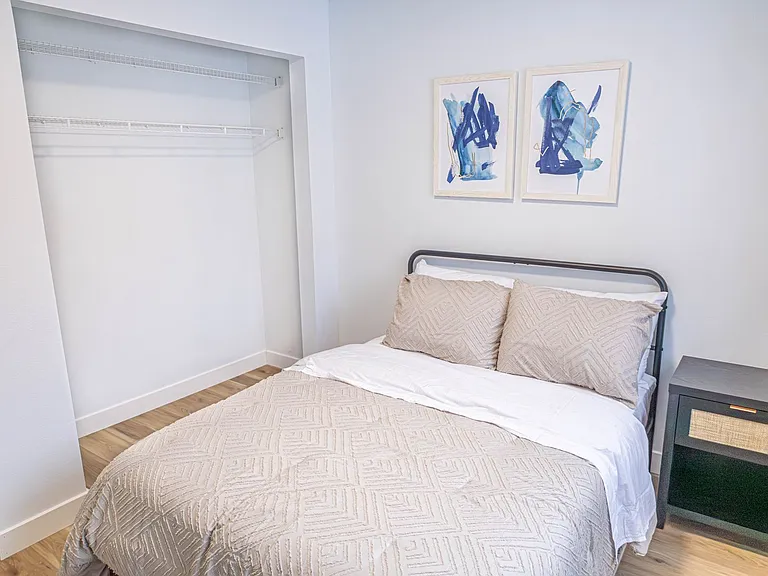 Elevate Apartments at Hawkeye - Student Housing — Photo 31