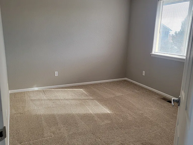 911 Foxtail Ct — Photo 9