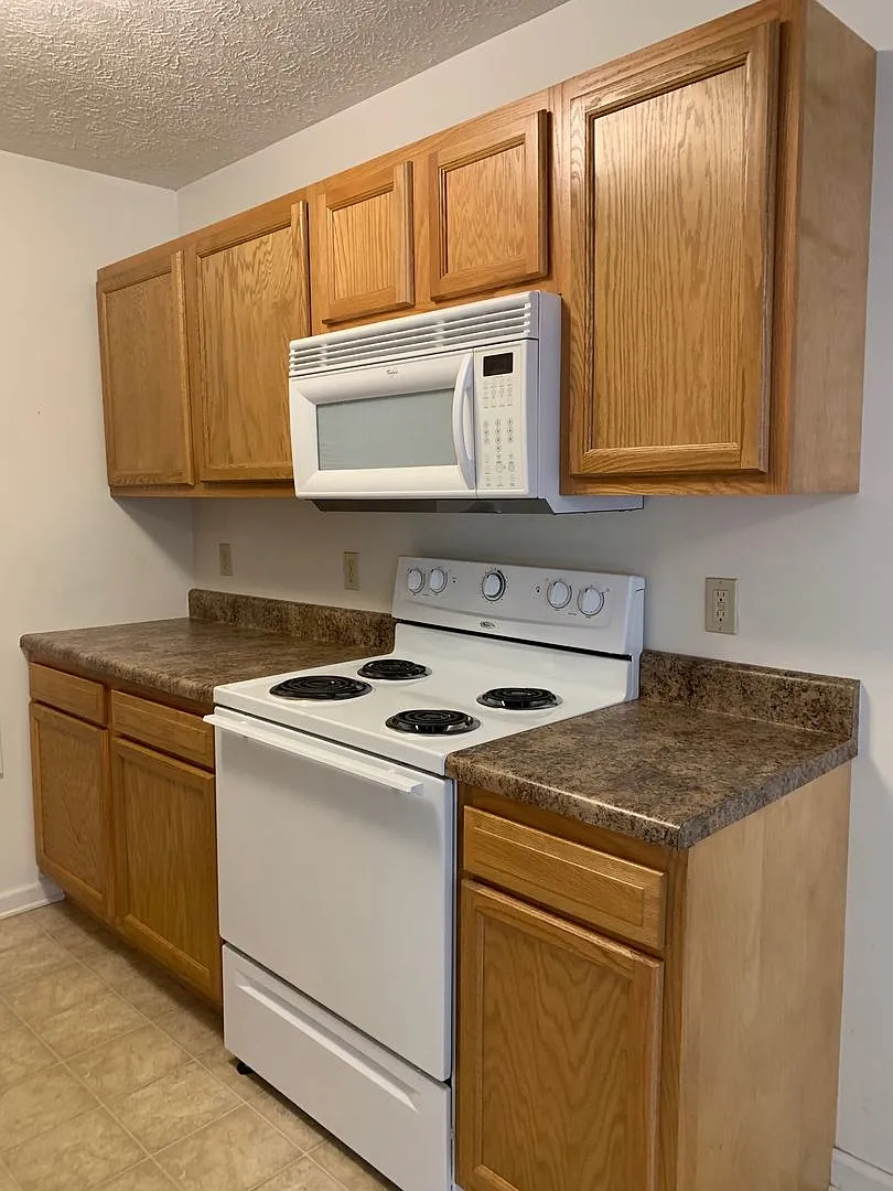 2 Bedroom 2 Bath Townhouse — Photo 2