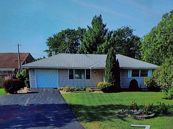 1809 Fairfield Rd, Lindenhurst, IL 60046