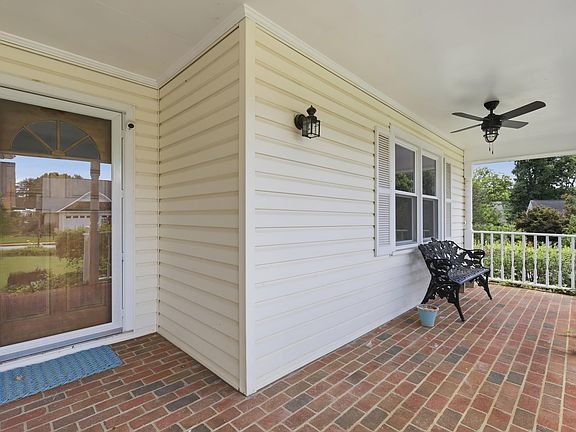 2nd image of 33 Tilbury Way