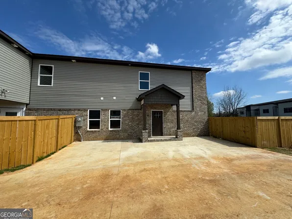 238 Beau Claire Cir, Byron, GA 31008