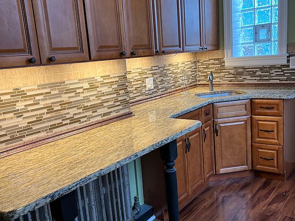 Kitchen - Granite Counter!