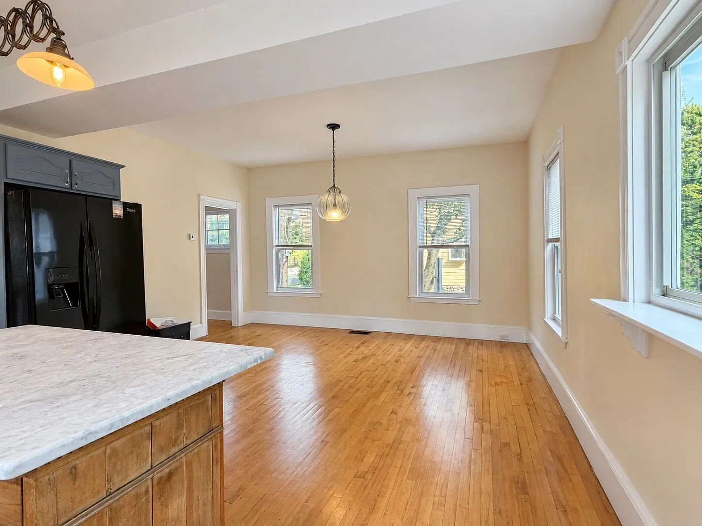 4 bed, 2.5 bath, 1850 sqft, $4,950 — Photo 4