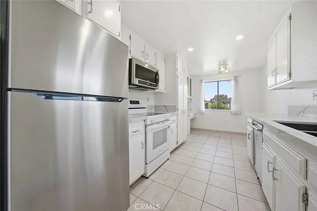 Building Photo - 1111 S Coast Dr