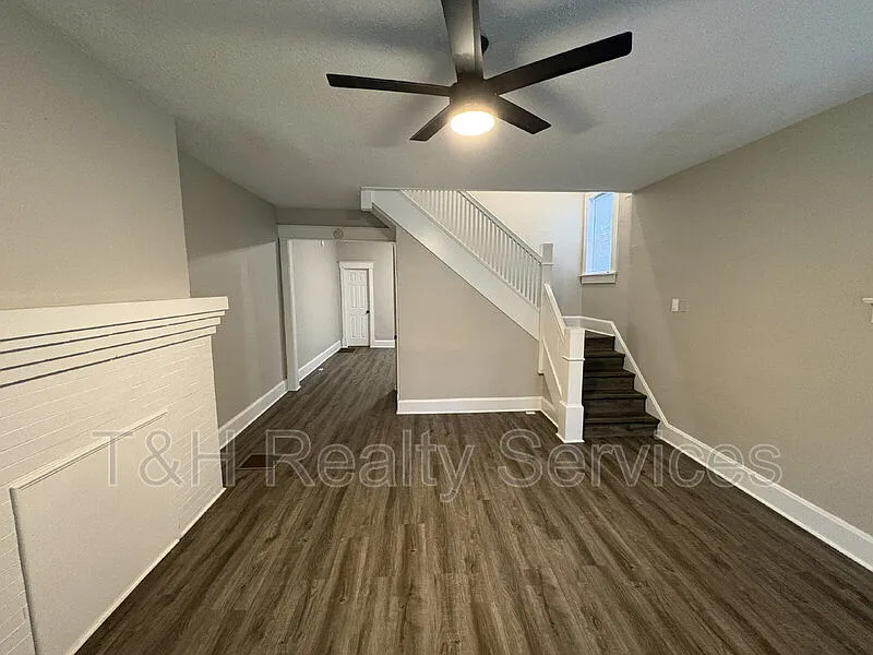 3 bed, 1.5 bath, $1,500 — Photo 3