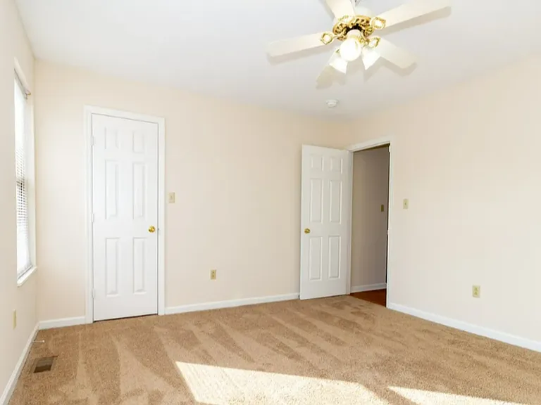 429 Garden City Dr — Photo 7