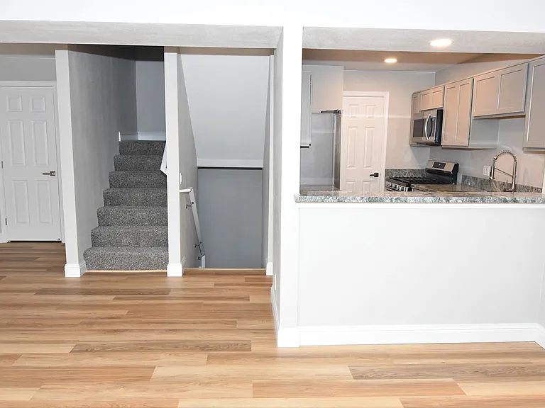 1175 Glenda Way — Photo 2