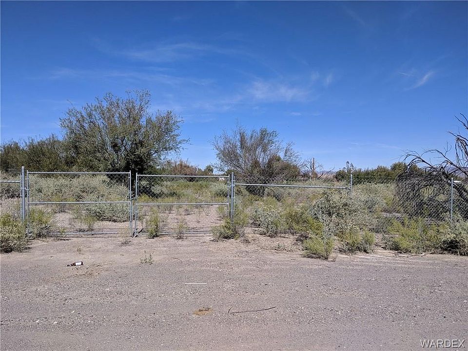 1st image of 3059 E Cheyenne Dr