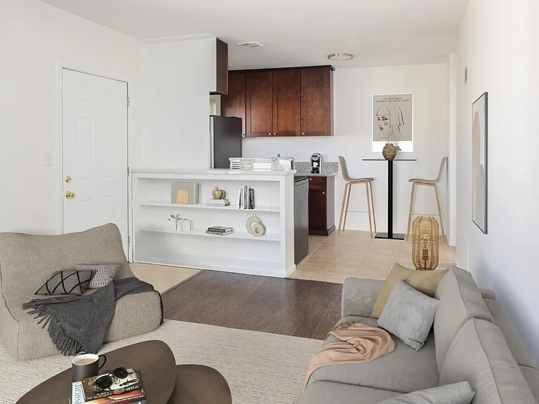 1647 Grand Ave #11 — Photo 1