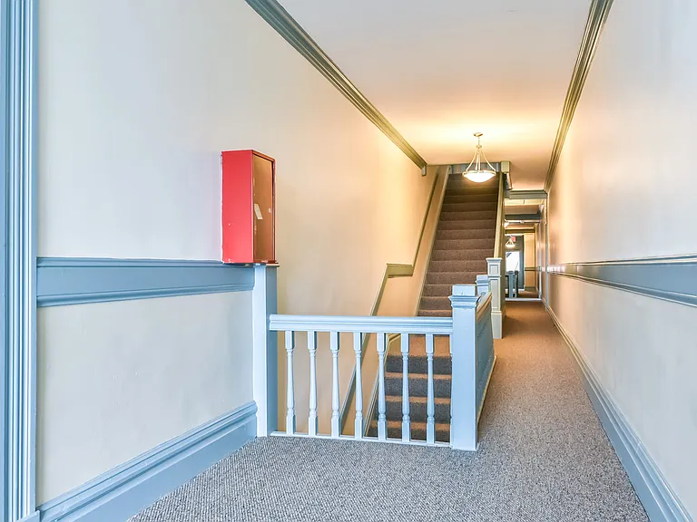 121 Grandview Ave #6 — Photo 17