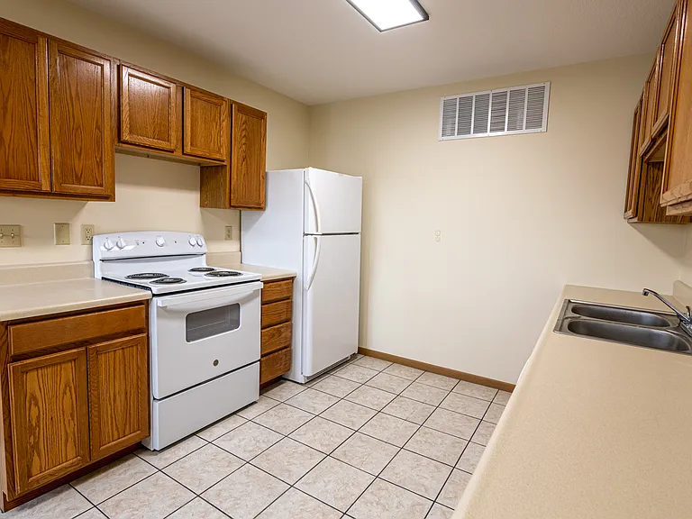 1210 Northernview Dr — Photo 11