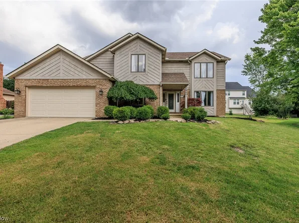 10461 Juniper Ct, Strongsville, OH 44136