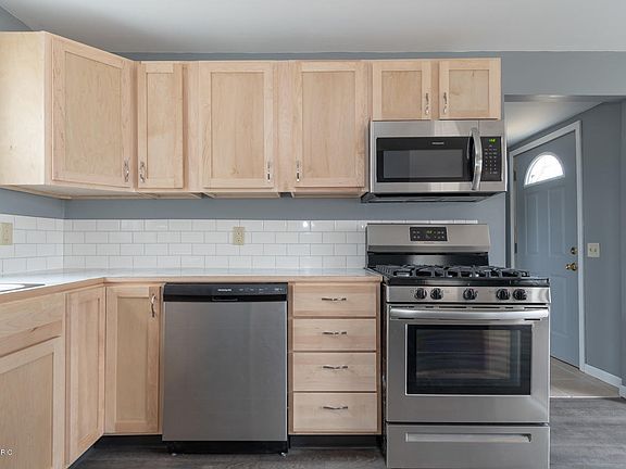 3rd image of 410 N Brown St