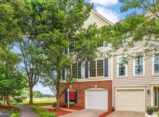 25563 Gwynneth Sq, Chantilly, VA 20152
