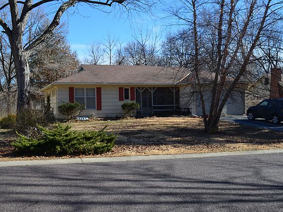 3rd image of 8429 Travis Ln