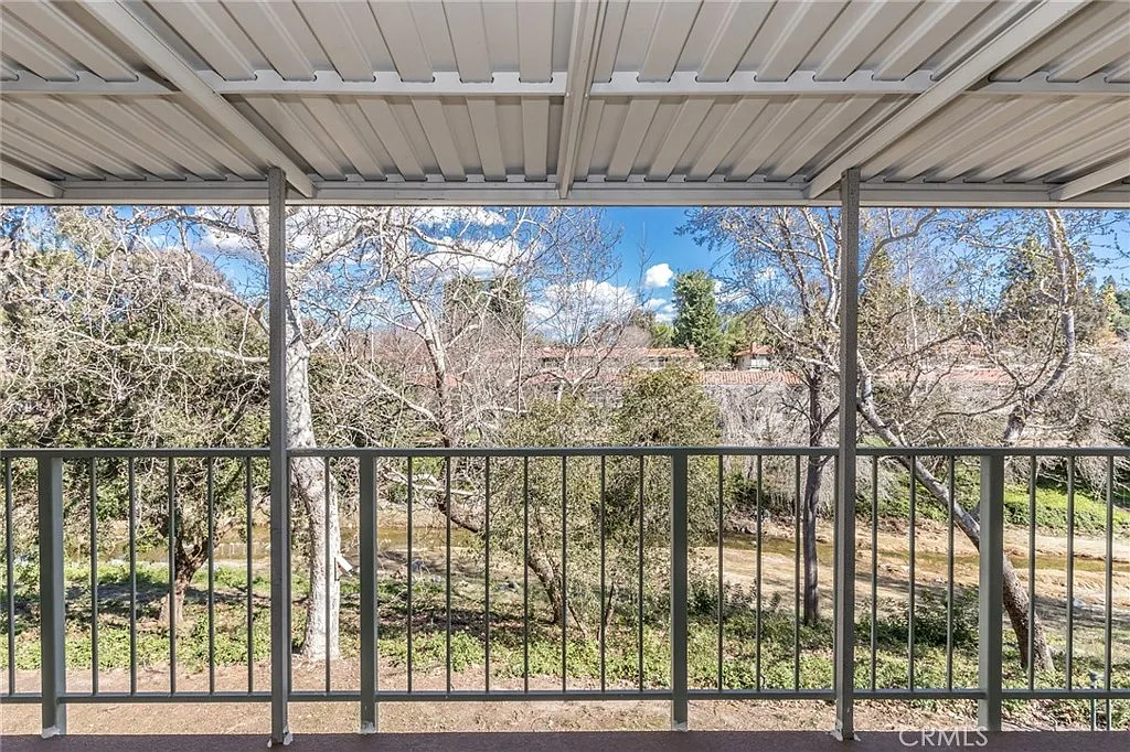2 bed, 1009 sqft, $3,400 — Photo 3