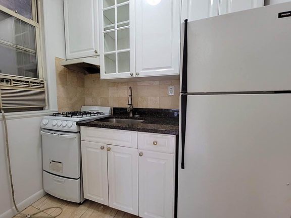 5th image of 163 E 36th St #5V