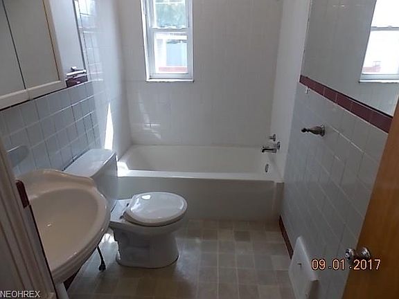 3rd image of 18116 Garden Blvd