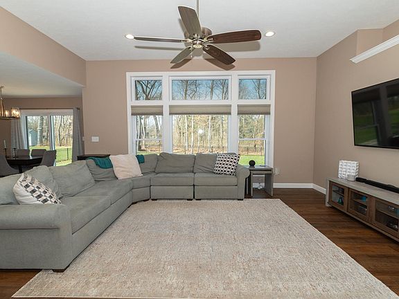 5th image of 54825 Black Oak Ct
