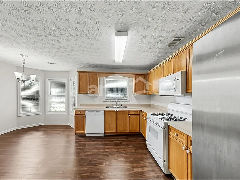 1552 Armende Cir — Photo 4