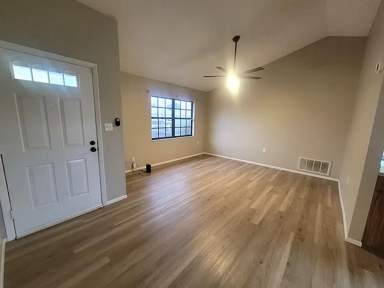 1305 Calamondin Dr — Photo 2