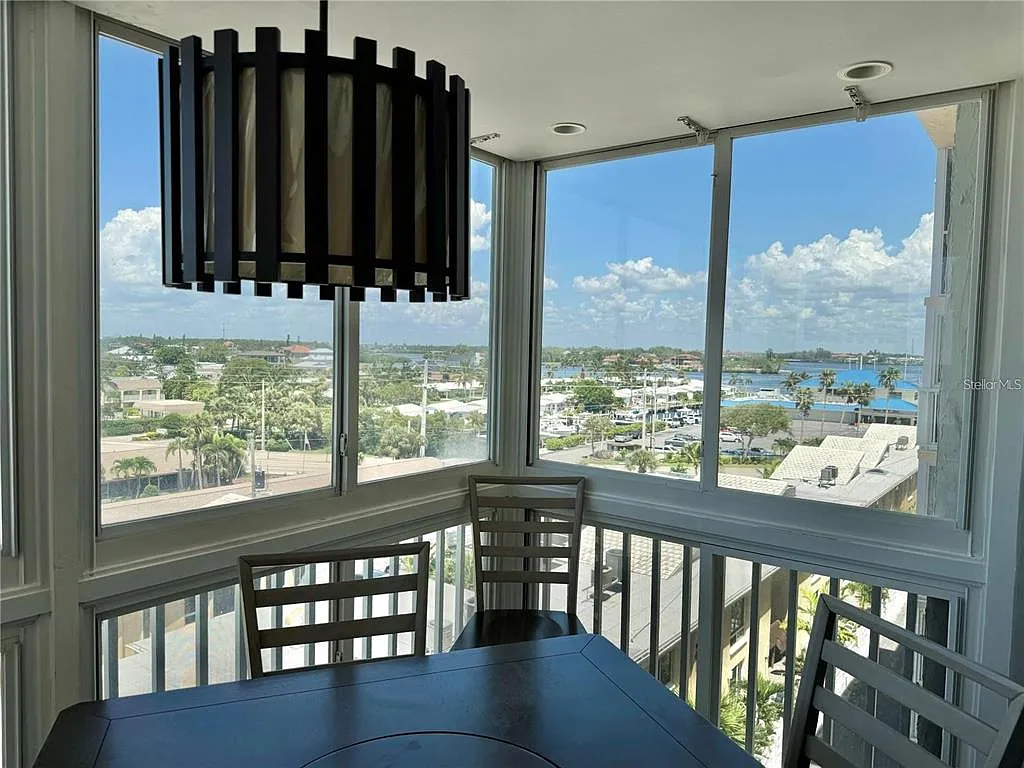 2 bed, 2.0 bath, 867 sqft, $2,150 — Photo 2